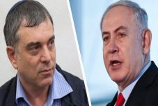 Bajban Benjamin Netanjahu, vádalkut kötött legfontosabb bizalmasa