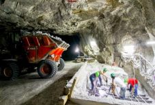 Folytatódik a parajdi sóbányában dolgozó bányászok sztrájkja