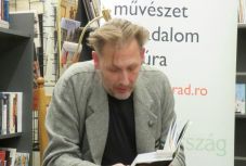 Az egyik legismertebb kortárs magyar író volt a nagyváradi Törzsasztal vendége