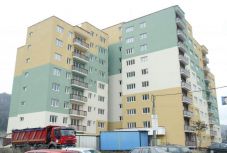 Tragédia egy erdélyi városban: lezuhant a nyolcadikról egy 12 éves kislány