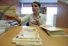 A szenátus megszavazta: korlátozzák a hitelkamatokat