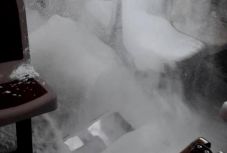 Nem közlekedik a vonatjáratok 6 százaléka, repülőjáratokat is töröltek