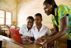 Felmérés: egyre többen interneteznek, Románia sem szégyenkezhet