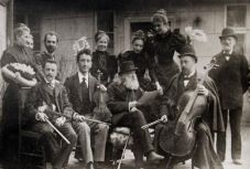 Zenészek, akiket összekapcsol a több mint 180 éves „Brassai-gordonka”