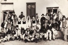 Az erdélyi  népi kultúra drámai elemeiről tartott előadást Barabás László