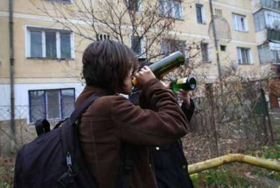 Felmérés: a háromszéki diákok inkább isznak, mint kábítószereznek