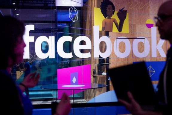 Véget vet a Facebook az egyik legkárosabb kísérletének