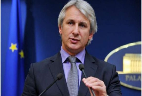 Jó hírt közölt a közalkalmazottakkal a pénzügyminiszter