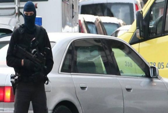 Merényletre készültek, őrizetbe vették őket