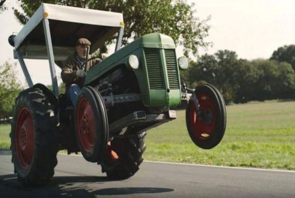 Interneten vett traktort a háromszéki gazda, nem kellett volna