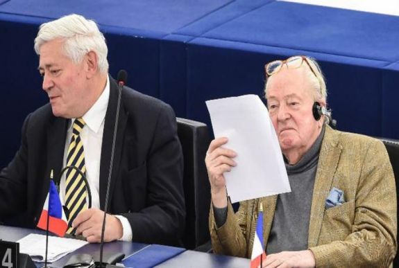 Jean-Marie Le Pennek vissza kell fizetnie a jogtalanul felvett uniós pénzeket