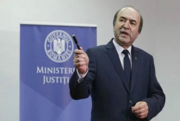 Tudorel Toader készen áll a talárosokhoz fordulni Kövesi leváltásának ügyében