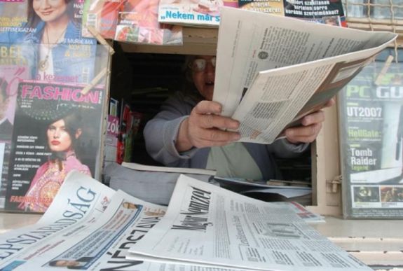 Felmérés: a magyarok bíznak a legkevésbé a sajtóban, Románia sem jár élen