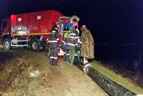 FRISSÍTVE – 300 embert kellett kimenekíteni Székelyföldön gátszakadás veszélye miatt