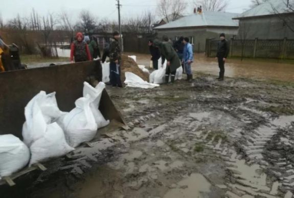 FRISSÍTVE - Baj van Köpecen! Még a kormányfő is üzent a veszélyben lévőknek