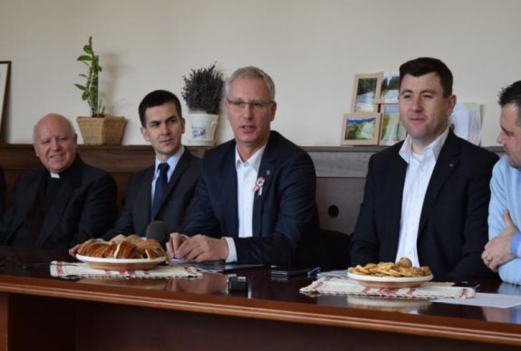 Több mint félmilliárd forintos támogatás az erdélyi katolikus egyházközségeknek