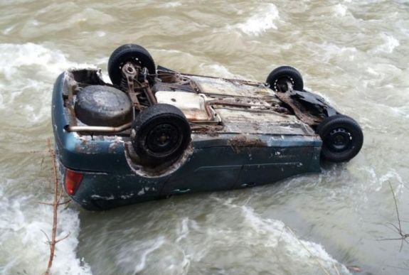 A folyóba zuhant az autóval egy házaspár Bánffytelepen