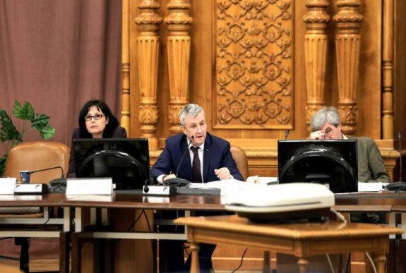 Az alkotmányhoz igazította a különbizottság az igazságügyi törvényeket