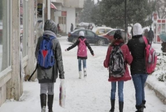 Több tízezer diáknak nem kell pénteken iskolába mennie