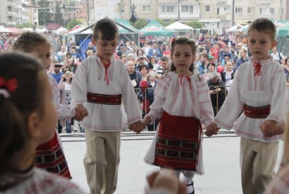 Sztrájkőrséget állnak a román közösség képviselői Sepsiszentgyörgyön