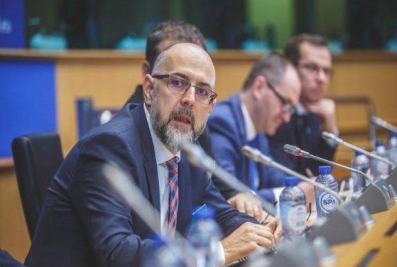 A katolikus gimnázium helyzetéről tájékoztatta az Európai Néppárt főtitkárát az RMDSZ