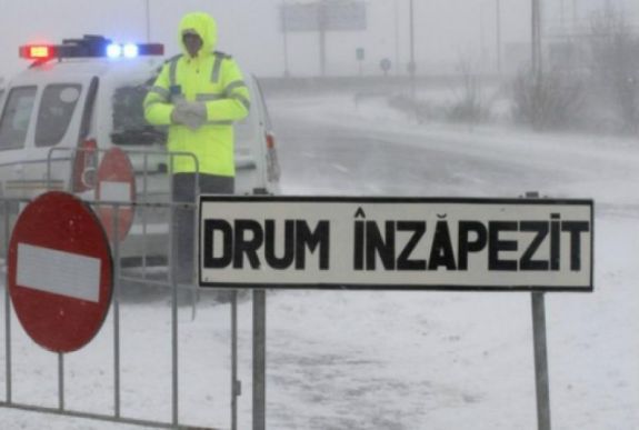 Közlekedési korlátozások lépnek érvénybe a hó miatt