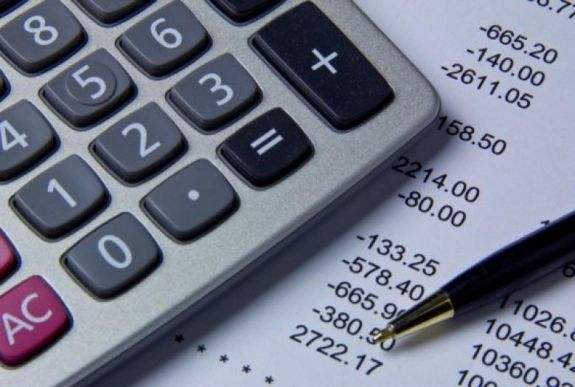 FRISSÍTVE - Máris riasztóan nagy az államháztartási hiány