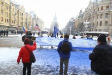 Hatalmas EU-zászlóval tüntettek Temesváron az igazságszolgáltatás függetlensége mellett