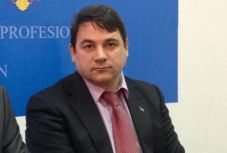 FRISSÍTVE - Kifizetik a pártok a bírságát a Mircea Diacon orrát betörő kamionsofőrnek