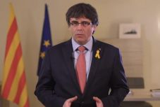 Visszalépett a jelöltségtől Carles Puigdemont