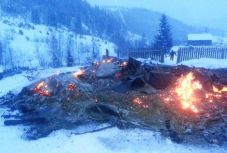 Egy idős csángó asszony segítségre szorul