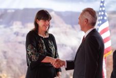 Az amerikai nagykövet teljes mértékben megbízik Kövesiben