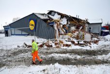 Markológéppel mentek neki az áruháznak, hogy kirabolják