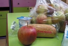 Hivatalos: friss gyümölcsöt és zöldséget kapnak az iskolások