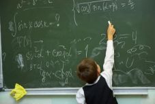 Akadémikusok, külföldi szakértők dolgozzák ki az új tanügyi törvényt