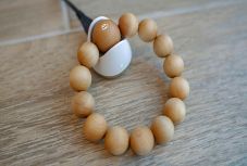 Okoskarkötő segíti a buddhistákat a mantraszámolásban