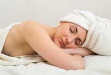 Ezért ne aludjon vizes hajjal