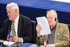 Jean-Marie Le Pennek vissza kell fizetnie a jogtalanul felvett uniós pénzeket