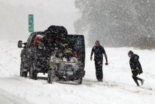 Tombol a tél Amerikában, durva hóviharok keserítik az ott élők életét
