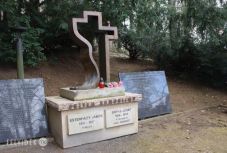 Főhajtás Esterházy János emléke előtt Prágában