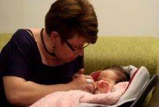 Réka kismamablogja: miért mondjuk suttogva, hogy „egyedülálló anyuka”?