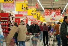 Így trükköznek az áruházláncok, hogy minél több pénzt költsünk