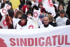 Általános sztrájkkal fenyegetőzik a Sanitas szakszervezet