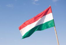 Hargita megyében is büntet a prefektus a román zászlók hiánya miatt