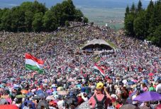 Hogyan vallásosak az erdélyi magyarok? – Kiss Dénes szociológust kérdeztünk