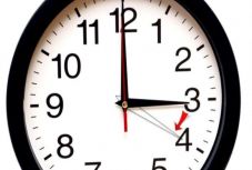 Ekkor tér át az ország a nyári időszámításra