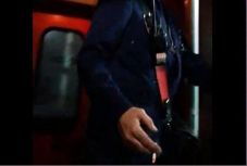 Nekik szabad? Vidáman pöfékelt egy kalauz a vonaton