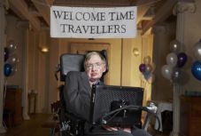 Stephen Hawking 2009-ben partit szervezett időutazóknak