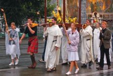 Egyre kevésbé vallásosak az európai fiatalok