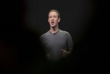 Cambridge Analytica : Zuckerberg beismerte a Facebook tévedését